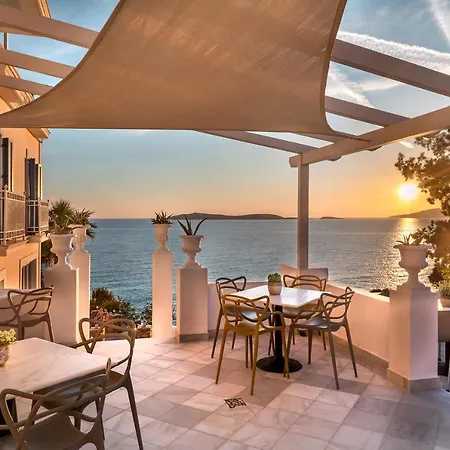 Hotel Aneroussa