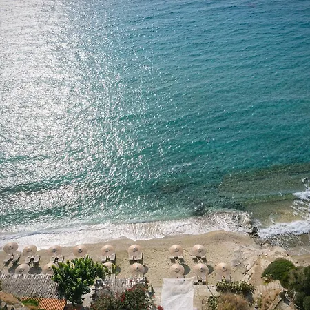 Aneroussa فندق باتسي