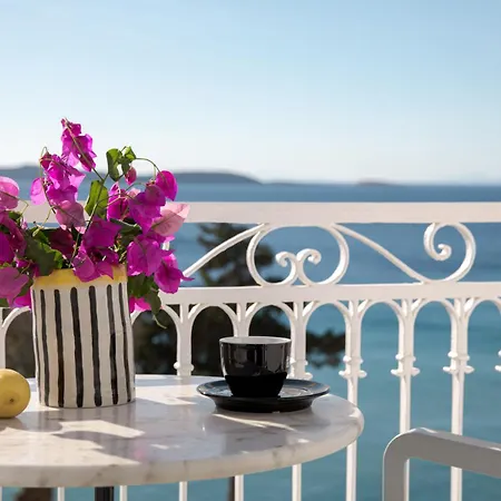 Aneroussa 3* Batsi